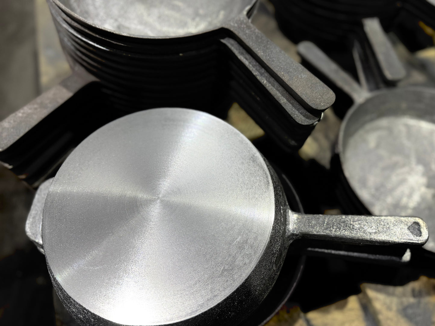 Cast iron skillet 24 cm